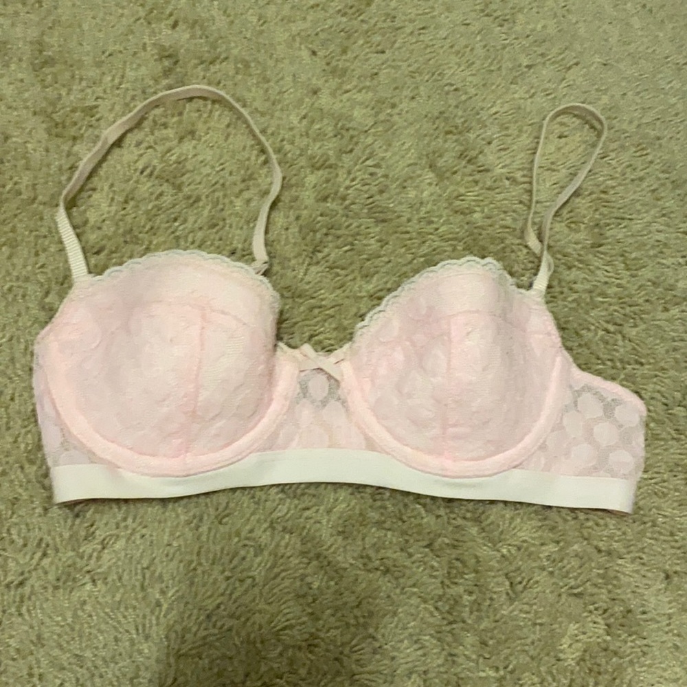 Gilly Hicks pink bra